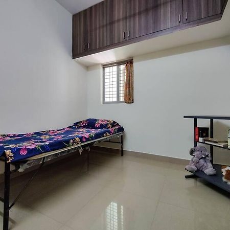 Comfy 2-Bedroom House In Sanjaynagar, Bengaluru מראה חיצוני תמונה