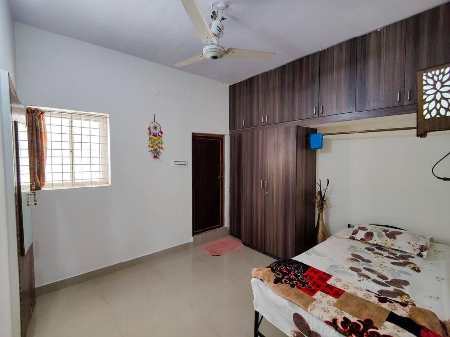 Comfy 2-Bedroom House In Sanjaynagar, Bengaluru מראה חיצוני תמונה